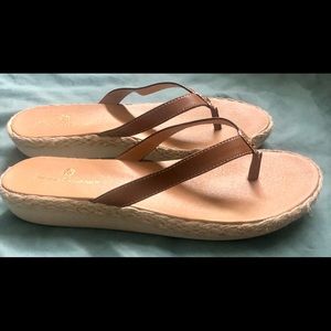 Tommy Bahama leather flip flops sz 8 NEW